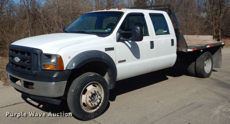 image for item GT9598 2006 Ford F450 Super Duty XL  SuperCrew flatbed pickup truck