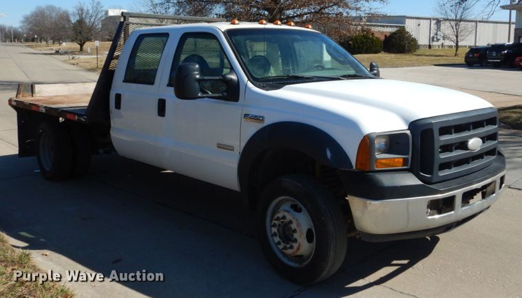 image for item GT9598 2006 Ford F450 Super Duty XL  SuperCrew flatbed pickup truck
