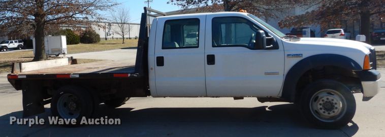 image for item GT9598 2006 Ford F450 Super Duty XL  SuperCrew flatbed pickup truck