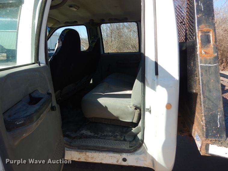 image for item GT9598 2006 Ford F450 Super Duty XL  SuperCrew flatbed pickup truck