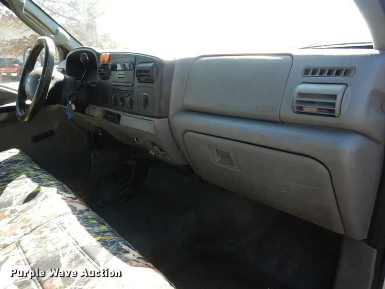 image for item GT9598 2006 Ford F450 Super Duty XL  SuperCrew flatbed pickup truck