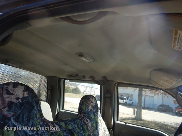 image for item GT9598 2006 Ford F450 Super Duty XL  SuperCrew flatbed pickup truck