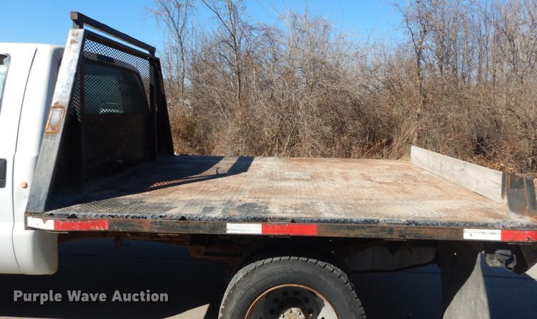 image for item GT9598 2006 Ford F450 Super Duty XL  SuperCrew flatbed pickup truck