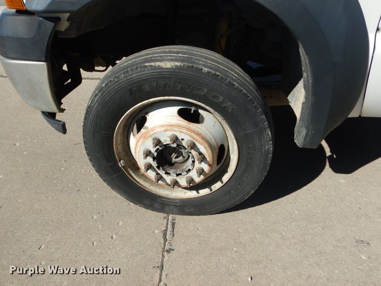 image for item GT9598 2006 Ford F450 Super Duty XL  SuperCrew flatbed pickup truck