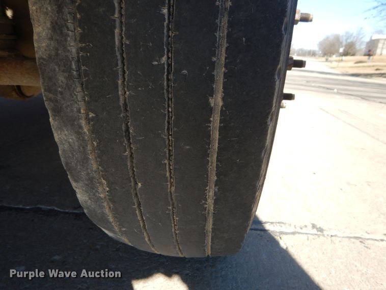 image for item GT9598 2006 Ford F450 Super Duty XL  SuperCrew flatbed pickup truck