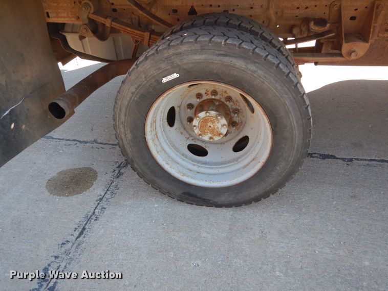 image for item GT9598 2006 Ford F450 Super Duty XL  SuperCrew flatbed pickup truck