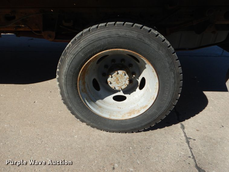 image for item GT9598 2006 Ford F450 Super Duty XL  SuperCrew flatbed pickup truck