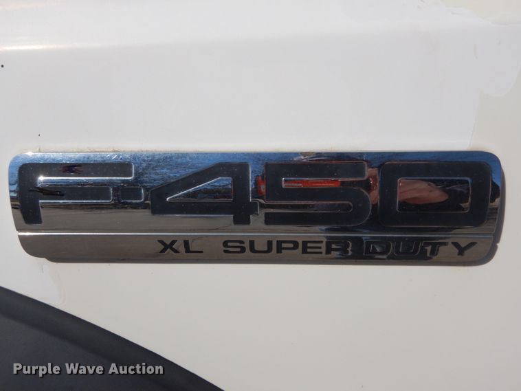 image for item GT9598 2006 Ford F450 Super Duty XL  SuperCrew flatbed pickup truck