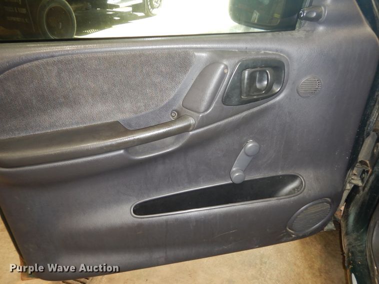 image for item H1849 2000 Dodge Dakota  pickup truck