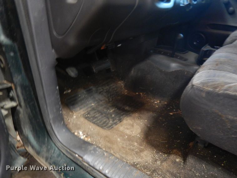 image for item H1849 2000 Dodge Dakota  pickup truck