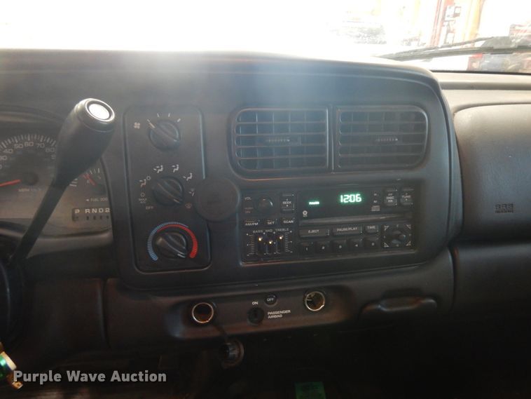 image for item H1849 2000 Dodge Dakota  pickup truck