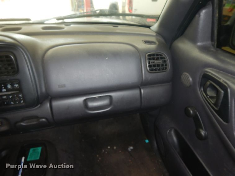 image for item H1849 2000 Dodge Dakota  pickup truck