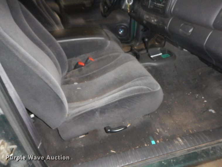 image for item H1849 2000 Dodge Dakota  pickup truck