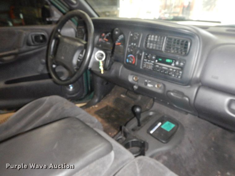 image for item H1849 2000 Dodge Dakota  pickup truck