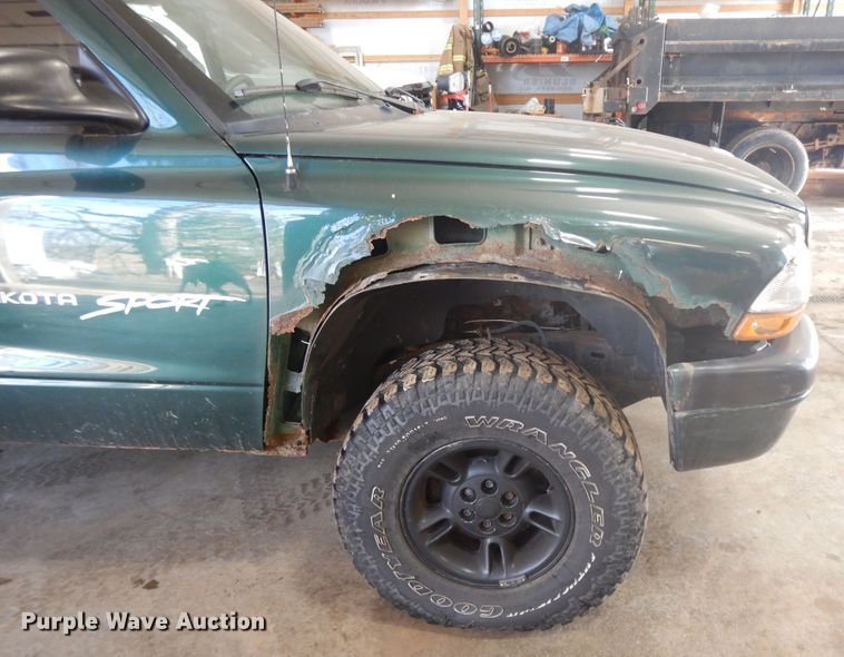 image for item H1849 2000 Dodge Dakota  pickup truck