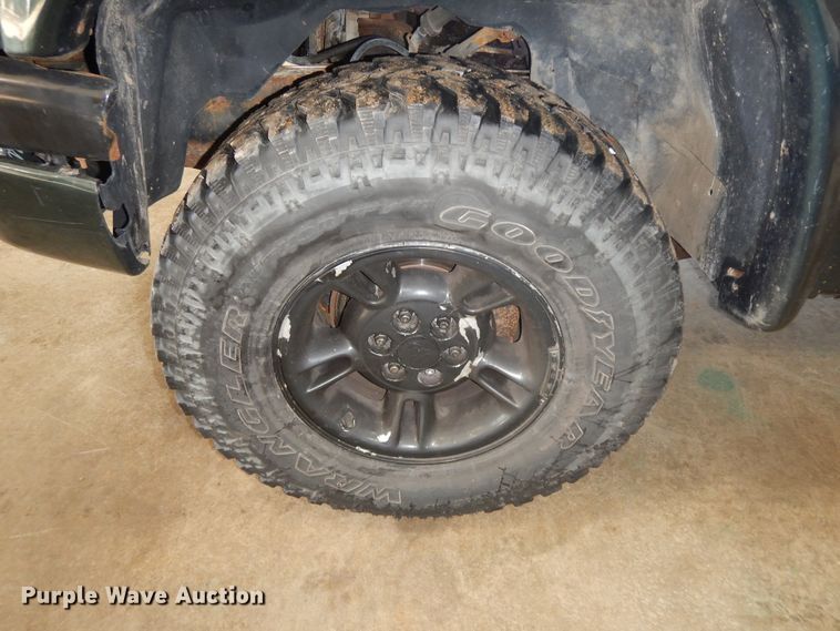 image for item H1849 2000 Dodge Dakota  pickup truck