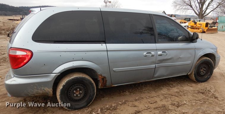 image for item HD9693 2006 Chrysler Town & Country  van