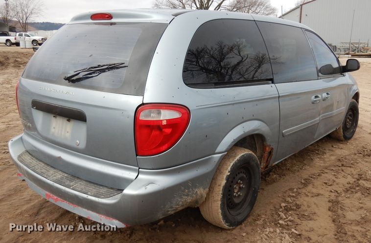 image for item HD9693 2006 Chrysler Town & Country  van