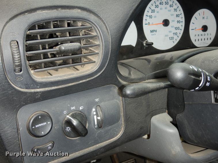 image for item HD9693 2006 Chrysler Town & Country  van