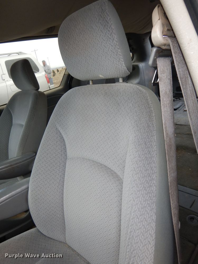 image for item HD9693 2006 Chrysler Town & Country  van