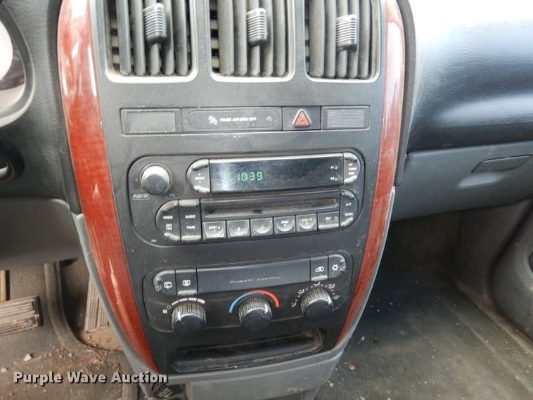 image for item HD9693 2006 Chrysler Town & Country  van