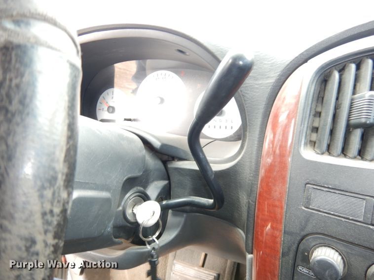 image for item HD9693 2006 Chrysler Town & Country  van