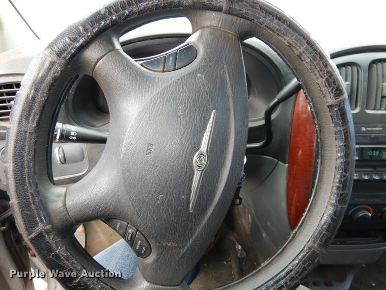 image for item HD9693 2006 Chrysler Town & Country  van