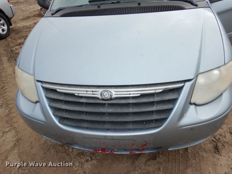 image for item HD9693 2006 Chrysler Town & Country  van