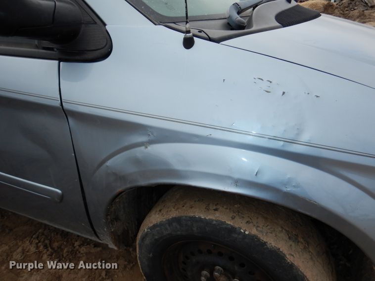 image for item HD9693 2006 Chrysler Town & Country  van