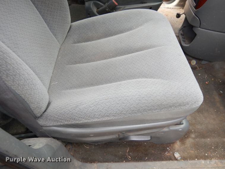 image for item HD9693 2006 Chrysler Town & Country  van