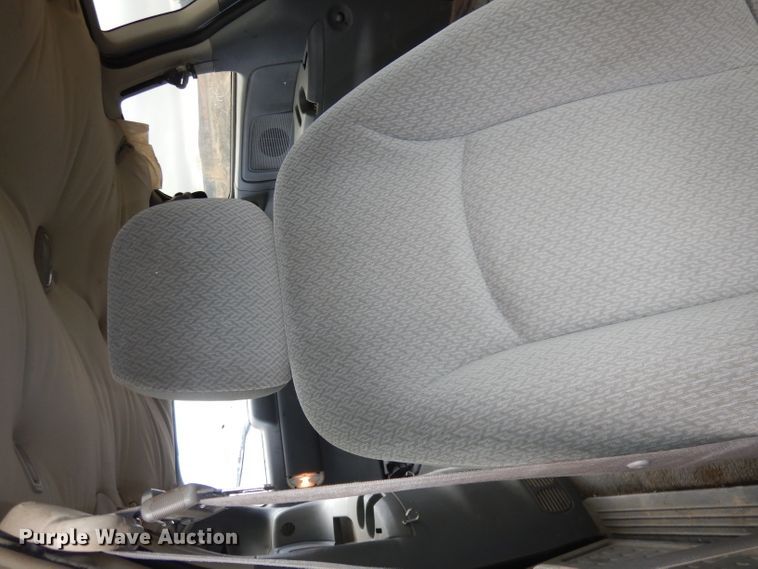 image for item HD9693 2006 Chrysler Town & Country  van