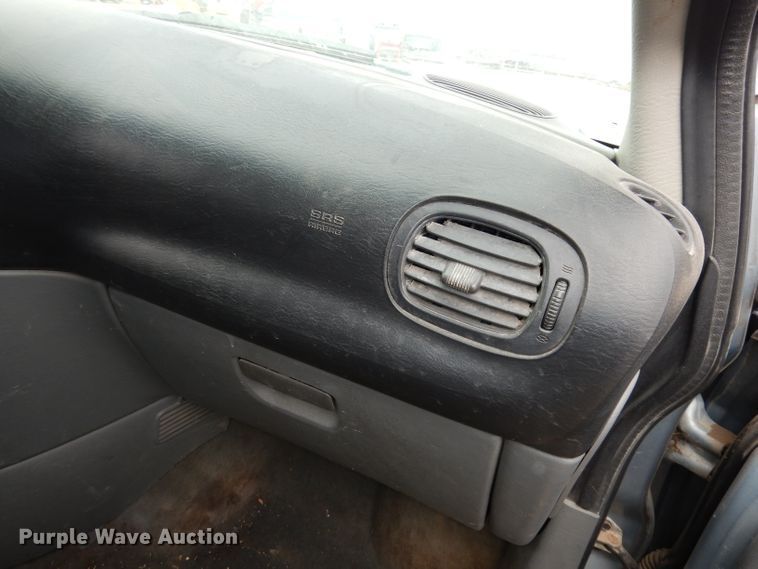 image for item HD9693 2006 Chrysler Town & Country  van