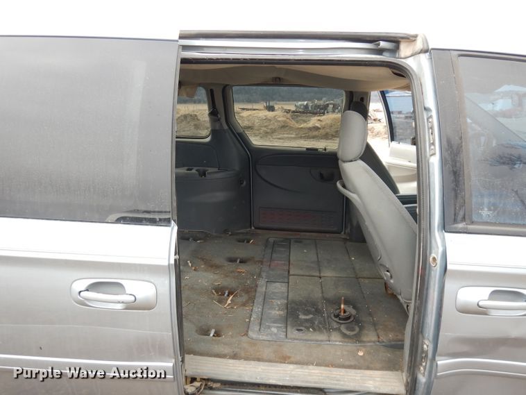 image for item HD9693 2006 Chrysler Town & Country  van