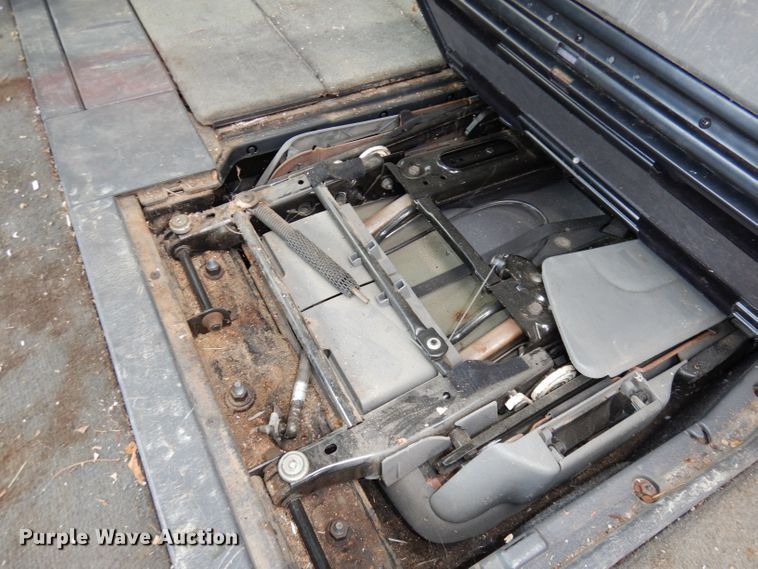 image for item HD9693 2006 Chrysler Town & Country  van