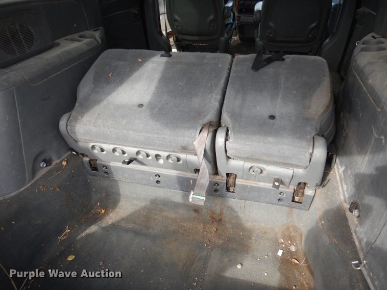 image for item HD9693 2006 Chrysler Town & Country  van