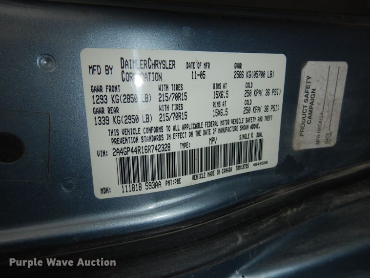 image for item HD9693 2006 Chrysler Town & Country  van