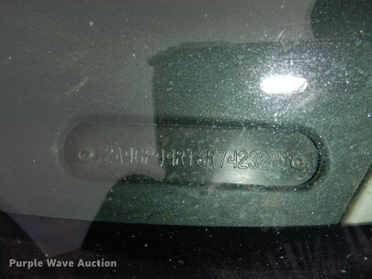 image for item HD9693 2006 Chrysler Town & Country  van