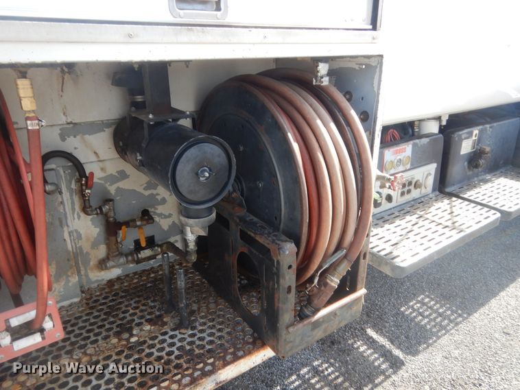 image for item HG9890 1999 GMC 7500  utility / service truck