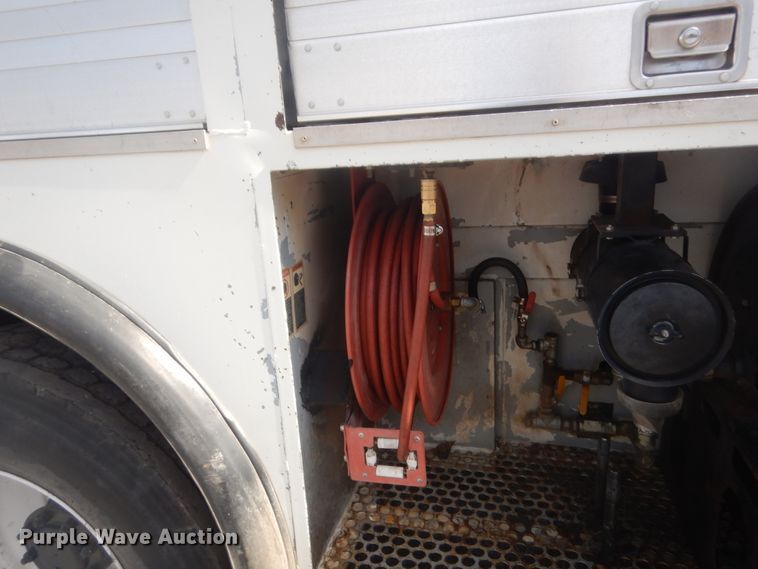 image for item HG9890 1999 GMC 7500  utility / service truck