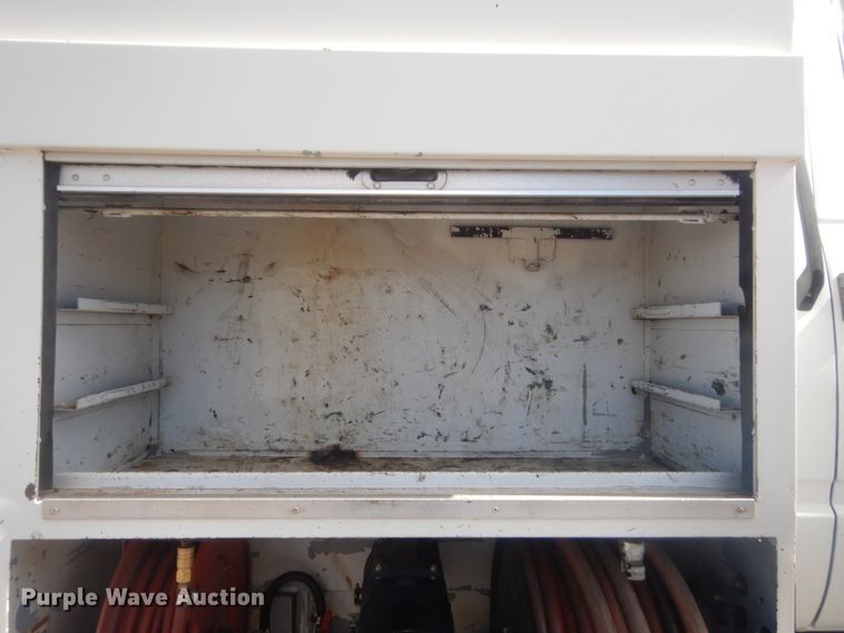 image for item HG9890 1999 GMC 7500  utility / service truck