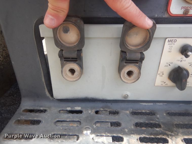 image for item HG9890 1999 GMC 7500  utility / service truck