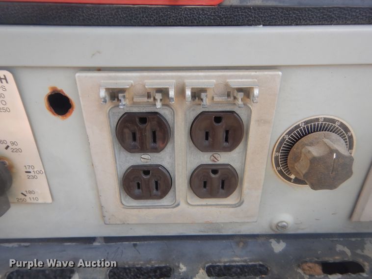 image for item HG9890 1999 GMC 7500  utility / service truck