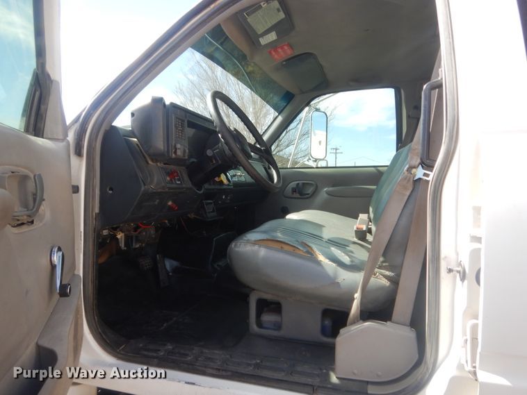 image for item HG9890 1999 GMC 7500  utility / service truck