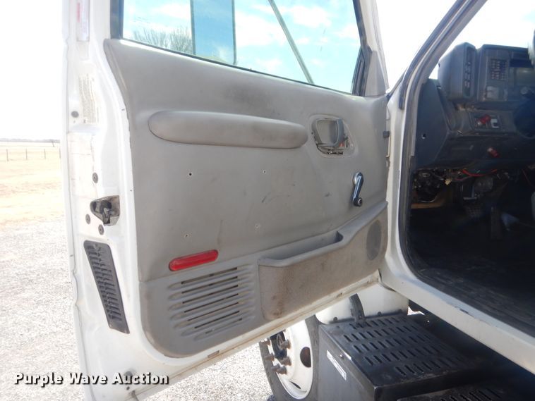 image for item HG9890 1999 GMC 7500  utility / service truck