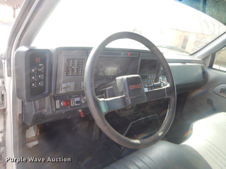 image for item HG9890 1999 GMC 7500  utility / service truck