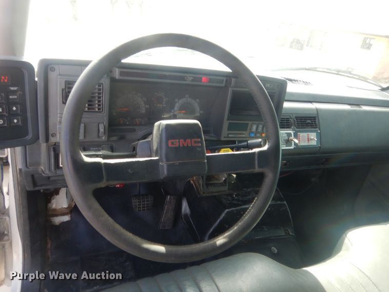 image for item HG9890 1999 GMC 7500  utility / service truck