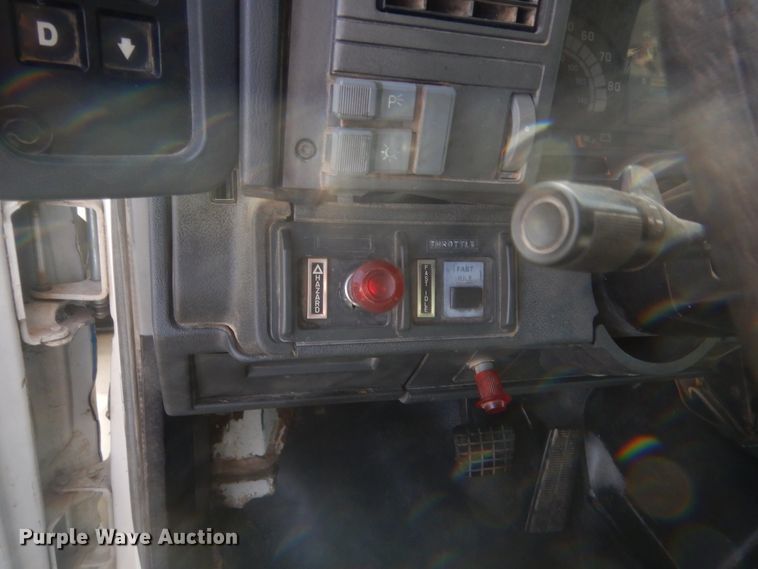 image for item HG9890 1999 GMC 7500  utility / service truck