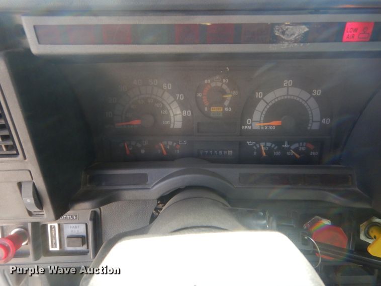 image for item HG9890 1999 GMC 7500  utility / service truck