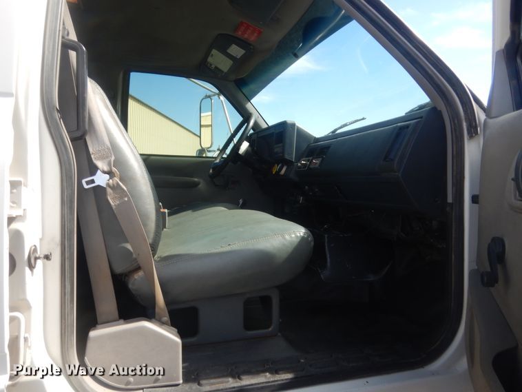 image for item HG9890 1999 GMC 7500  utility / service truck