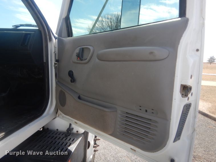 image for item HG9890 1999 GMC 7500  utility / service truck